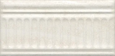 Kerama Marazzi Бордюр Олимпия беж светлый 19046/3F 9,9x20 матовый
